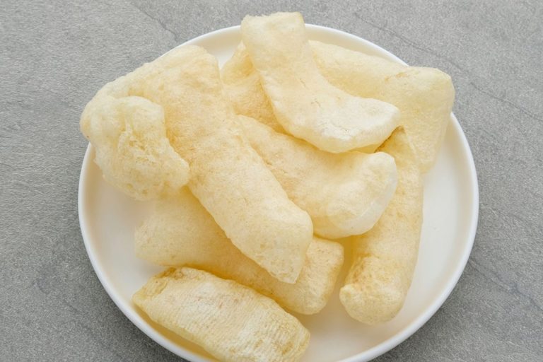 Kerupuk Rambak, Camilan Renyah Khas Indonesia dari Kulit Sapi yang Legendaris