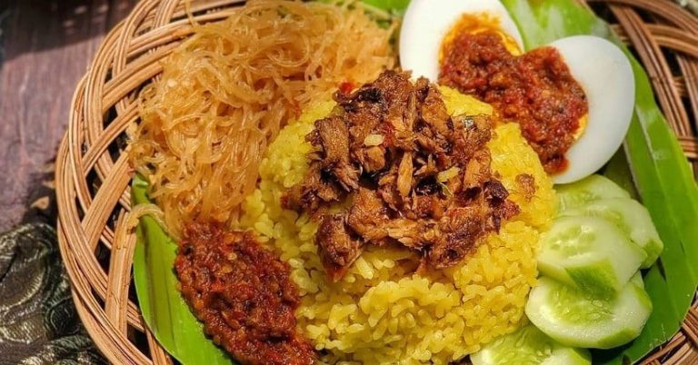 Nasi Kuning Manado, Warisan Rasa yang Meledak di Mulut