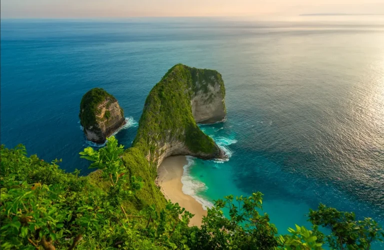 Nusa Penida, Surga Pulau Terpencil di Bali yang Penuh Keajaiban Alam